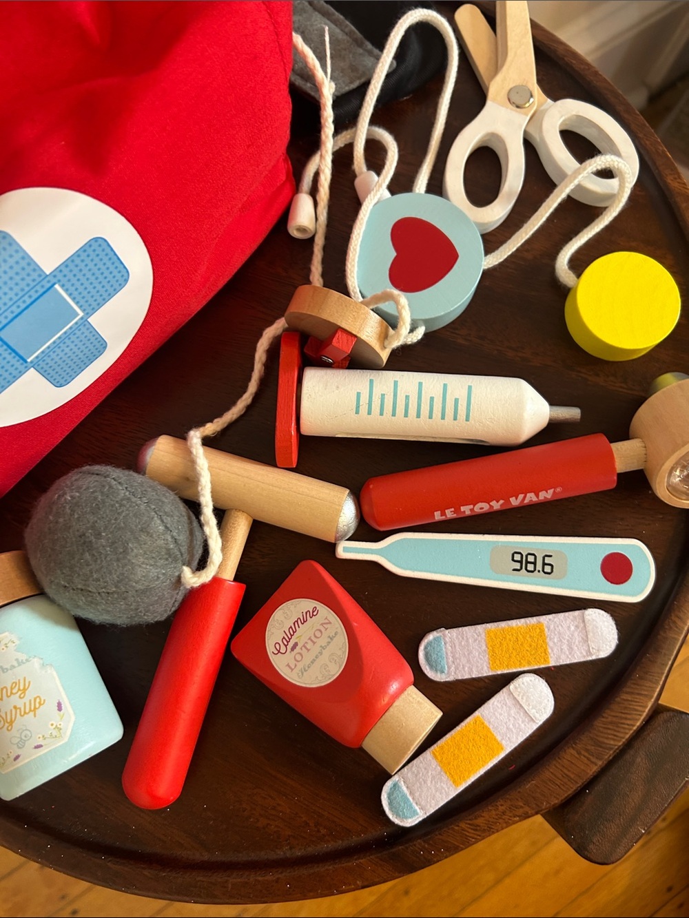 Le Toy Van Red Toy Doctor Bag with Accessories - Picture 4 of 4